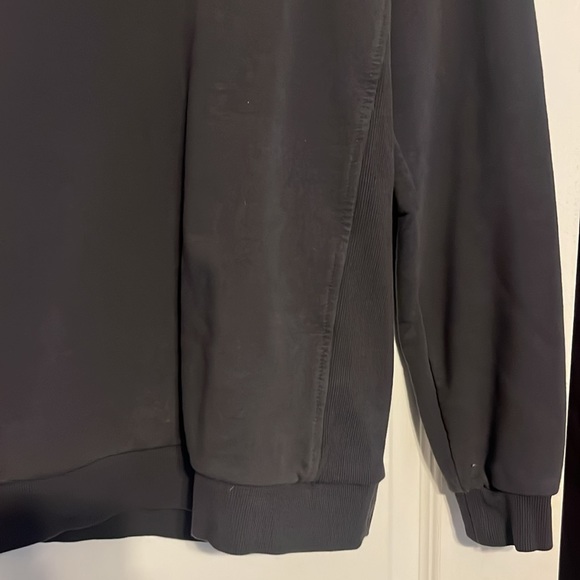 Fabletics Sweatshirt - Picture 2 of 2